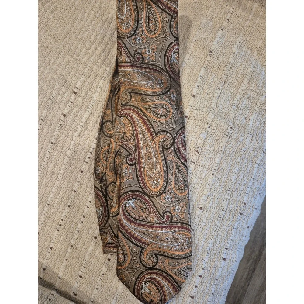 Dockers Men's Tie 100% Silk Brown‎ Paisley Stain Resistant Business Casual.